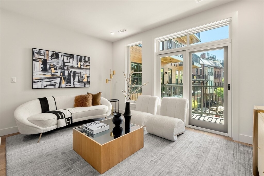 Primary Photo - 566 Columbus Ave