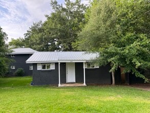 Building Photo - 103 Wesley Dr