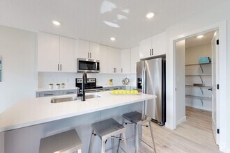Building Photo - 17509-17565 65 St NW