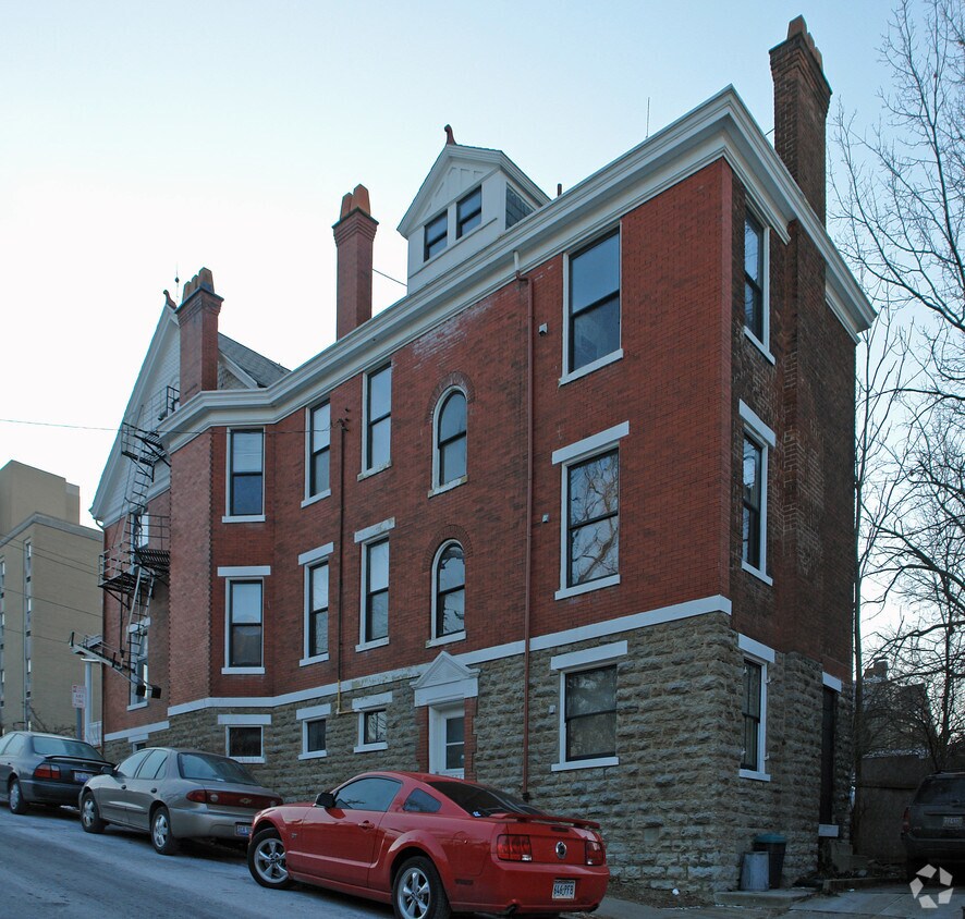 Primary Photo - 2561 Fairview Ave