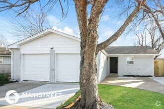Building Photo - 1404 SW 62nd St