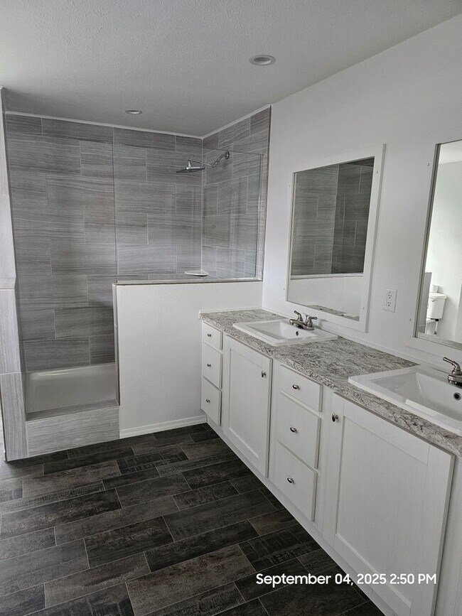 Building Photo - 3 bed 2 bath Manufactured Home