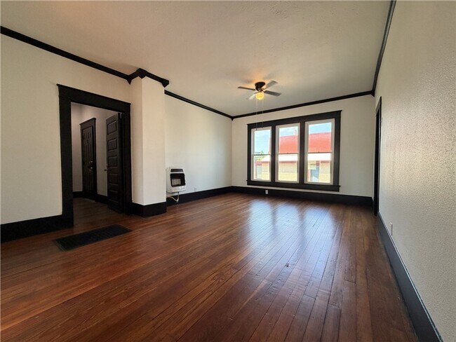 Foto del edificio - 401 E Twin Springs St