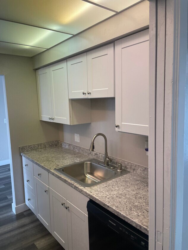 Marymount Manor Apartments 1405 Marshall St Redwood City, CA