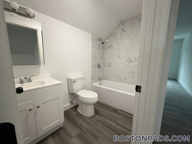 Building Photo - 197 S Main St