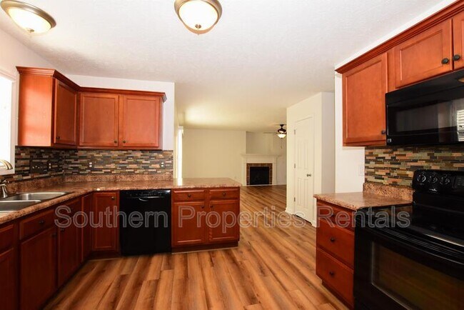 Building Photo - 96 Rockingham St