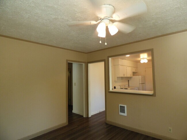 Foto del edificio - Rent Special: 1/2 Off May's Rent!! Home near Bush Park, Close to Downtown!