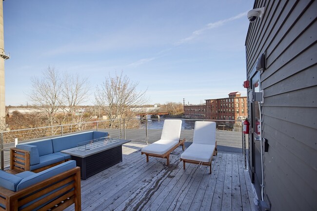 Rooftop deck with fireplace - Riverdam