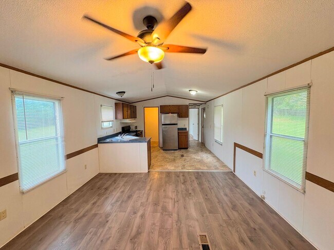 Foto del edificio - 3 bedroom 2 bathroom Mobile Home for Rent