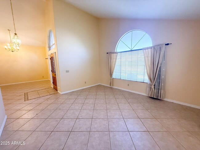 Foto del edificio - 694 N Longmore St