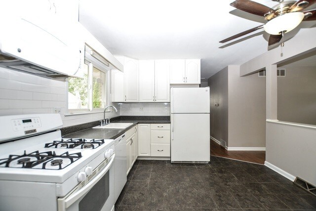 Foto del edificio - 17875 W Greentree Rd