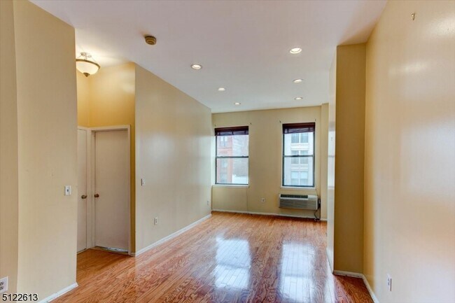 Building Photo - 111 Mulberry St