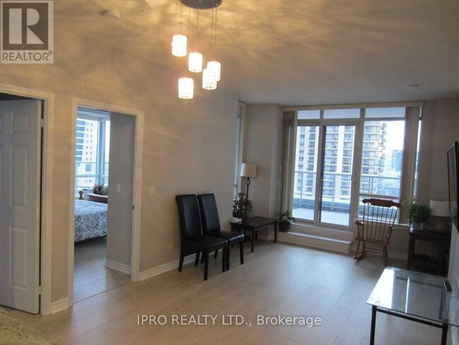 Building Photo - 388-388 Prince of Wales Dr