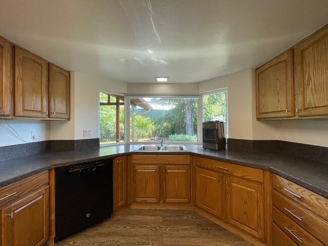 Building Photo - Incredible Ranch 3 Bed 2 Bath in Cedar Mil...