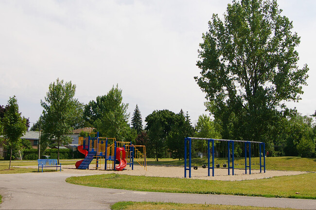 Photo du bâtiment - Balmoral Townhomes