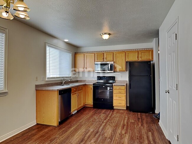 Foto del edificio - 468 E 1480 N