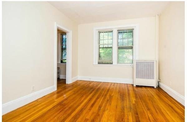 Foto del edificio - 247 Chestnut Hill Ave