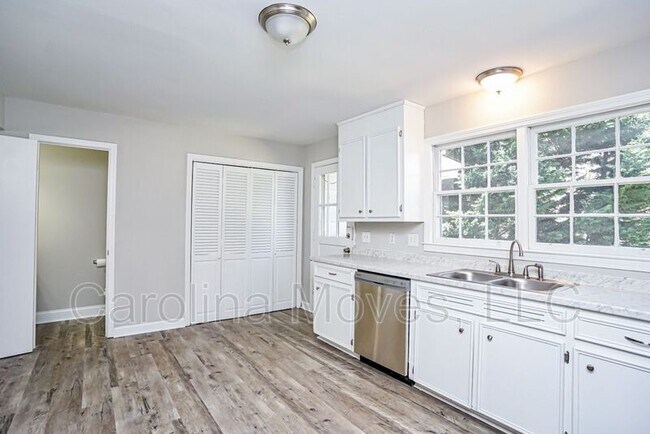 Building Photo - 144 Pine Creek Court Ext