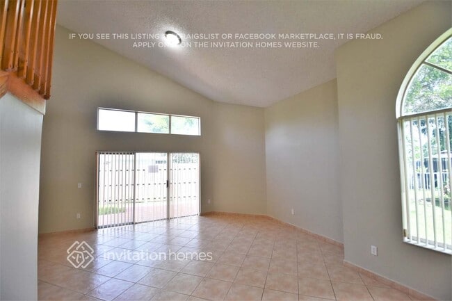 Foto del edificio - 10004 SW 14th St