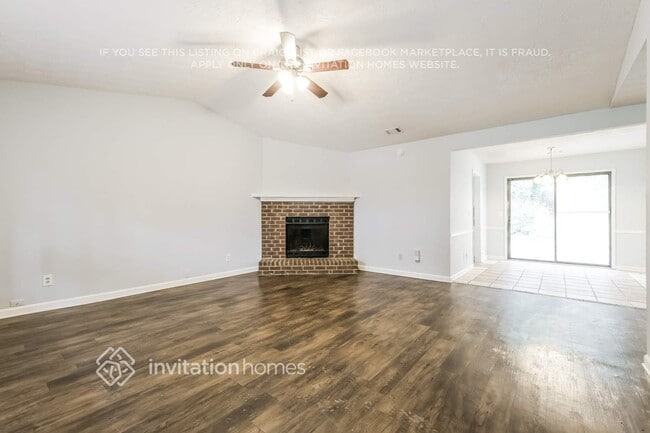 Foto del edificio - 1002 Providence Way