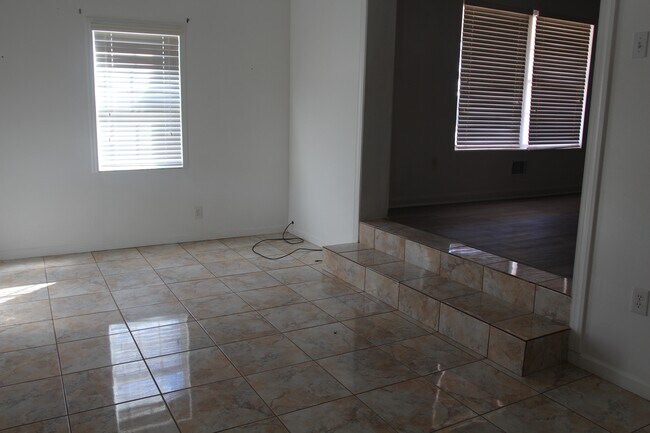 Foto del edificio - 311 Hollis Dr