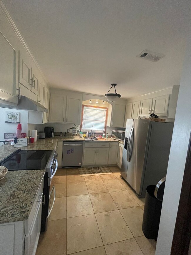 Building Photo - KRAMER COURT SHORT TERM TDY!!  (Available ...