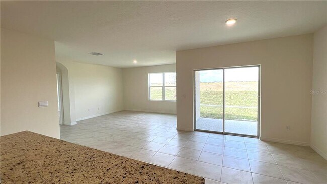Foto del edificio - 487 Lily Ln