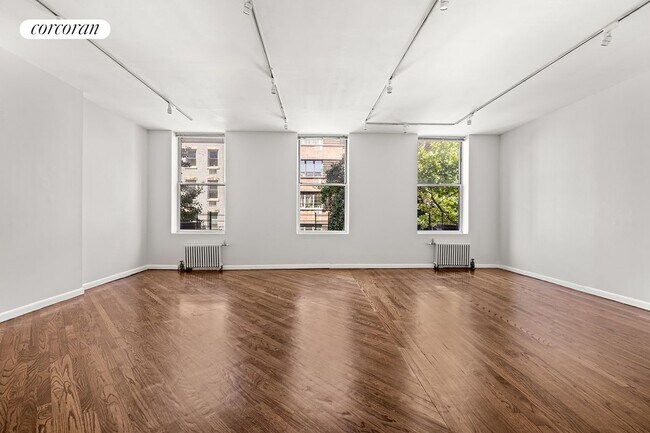 Building Photo - 212 W 15th St
