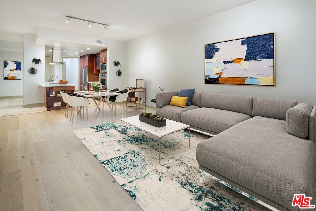 Foto principal - 10700 Wilshire Blvd