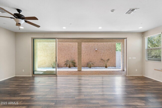 Building Photo - 4707 E Betty Elyse Ln