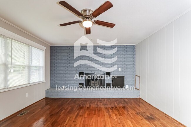 Foto del edificio - 104 Forest Ln Dr