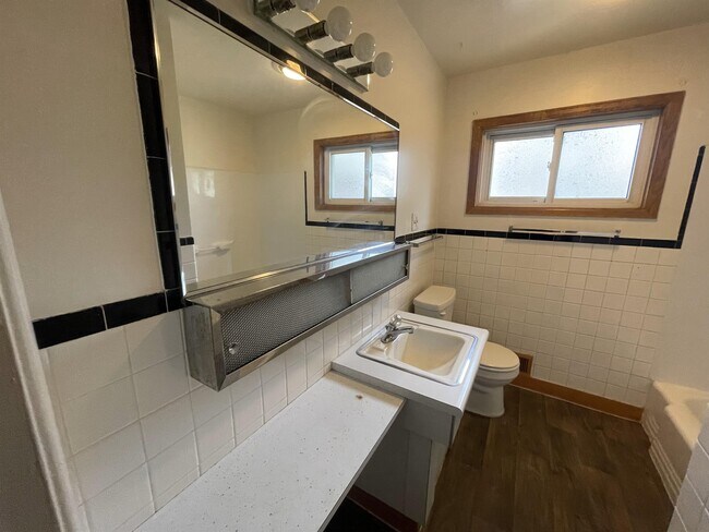 Building Photo - 6631 S Race Cir W