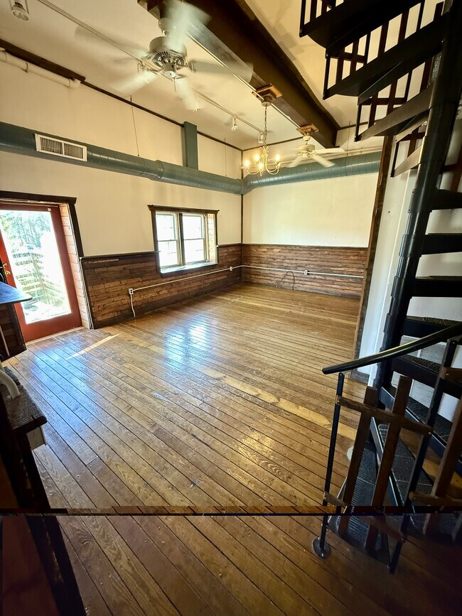 Sala de estar - 628 W Market St