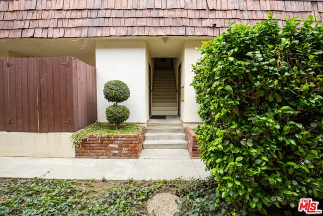 Foto del edificio - 2418 Graham Ave