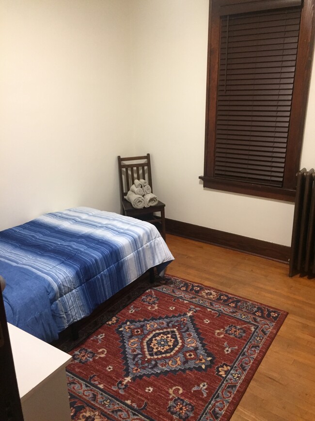 Room - 118 Pine St