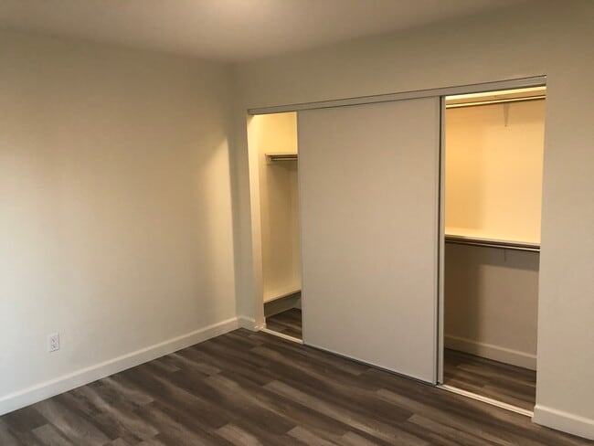 Bedroom closet - 318 W Chevy Chase Dr