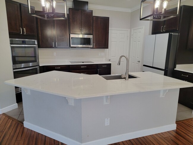 Foto del edificio - Coming Soon! Beautiful 3-bedroom, 3-bathro...