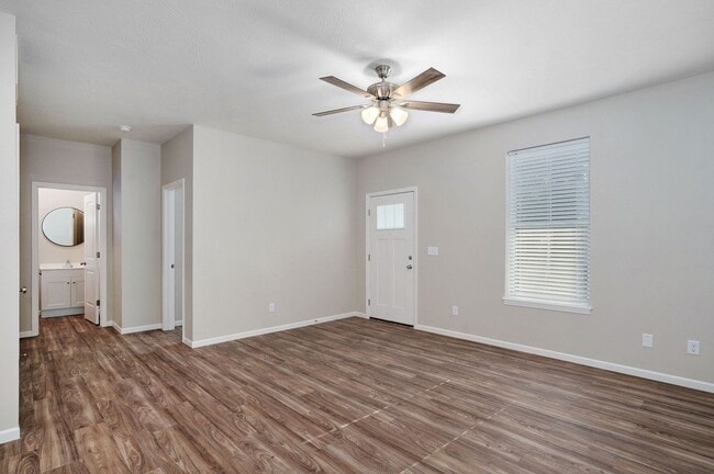 Building Photo - 312 S Hampton Ave