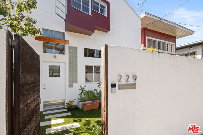 Foto del edificio - 229 San Juan Ave