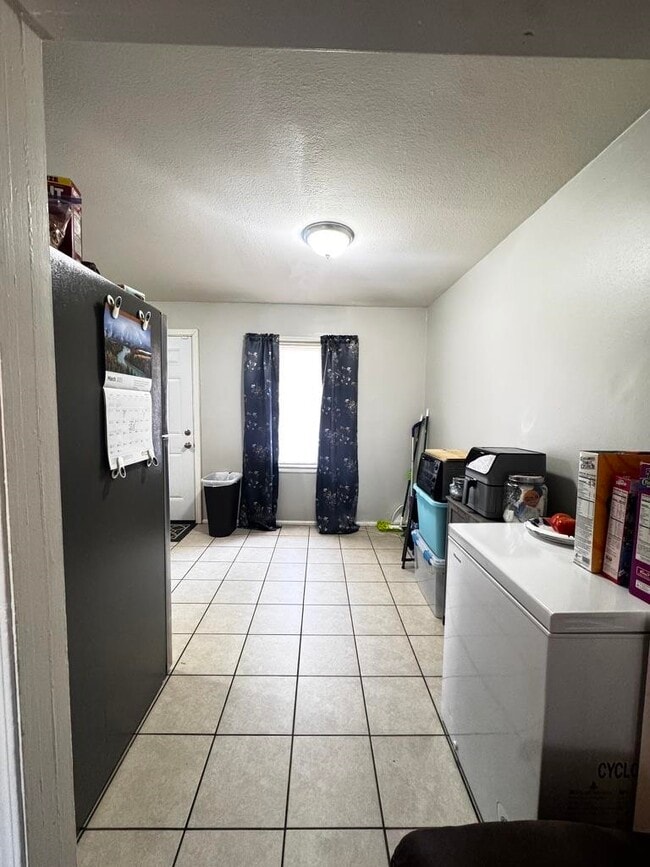 Building Photo - 3558 Kensett Dr