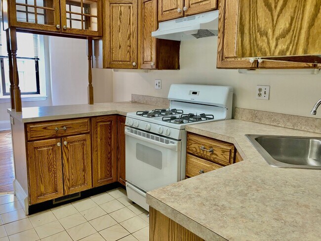 Photo - 330 S Hicks St Apartment