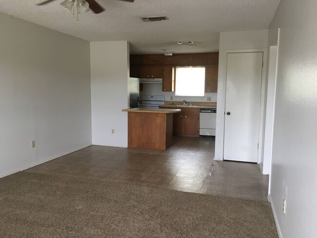 Building Photo - 907 N 7th St