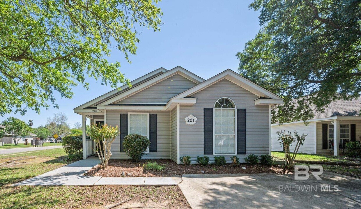 Primary Photo - 201 Southchase Ct