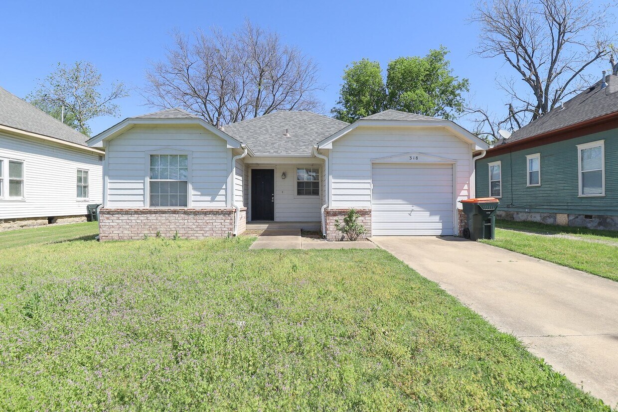 Primary Photo - 2 Bed 1 Bath House in Claremore