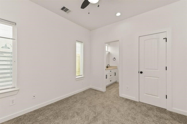 Building Photo - 4705 Idaho St