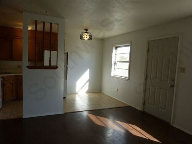 Foto del edificio - Cute 2 Bedrooms one bath apartment.