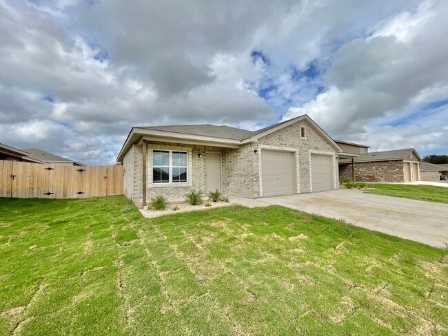 Building Photo - 1806 Clovis Dr