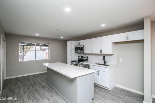 Building Photo - Beautiful remodel home near ASU