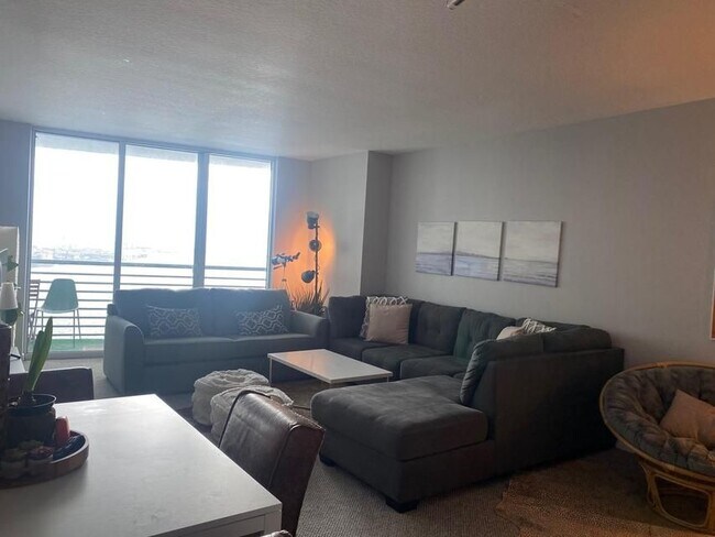 Foto del edificio - 325 S Biscayne Blvd