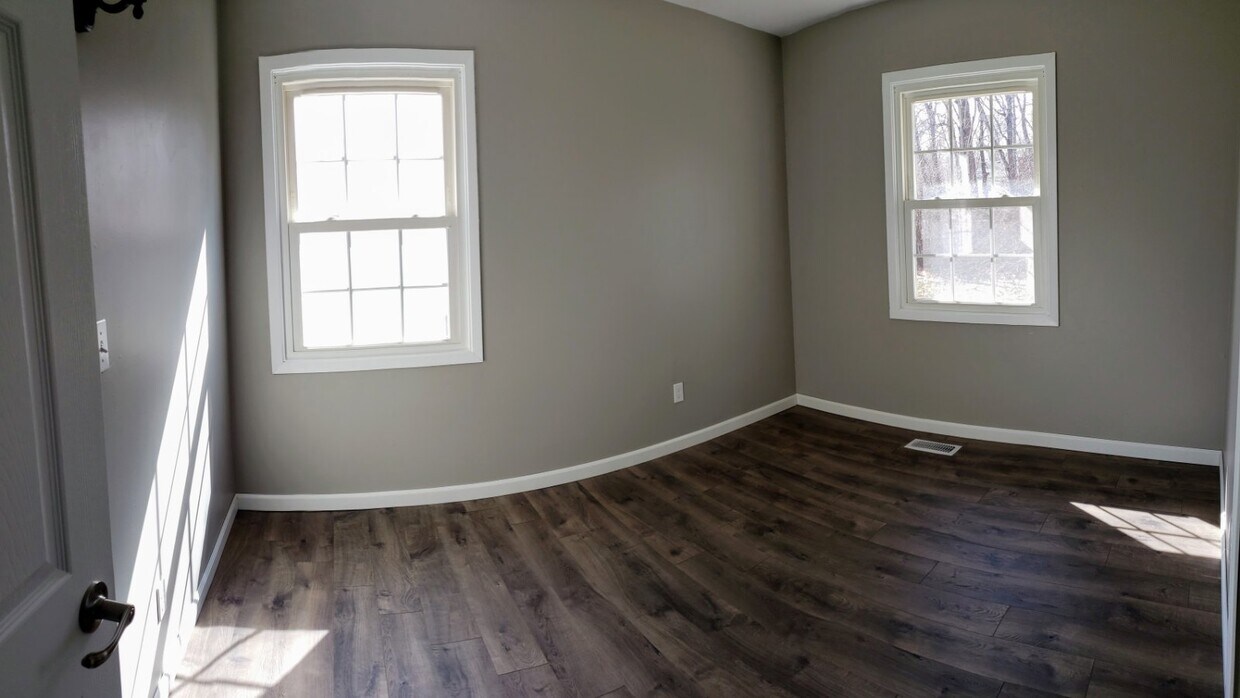 Primary Photo - 5 Woodford ln